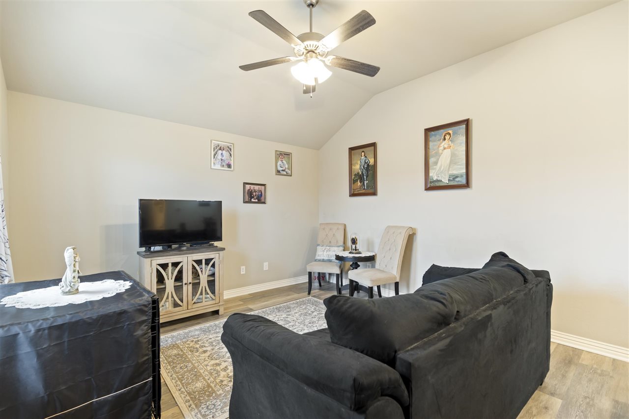 1126 S Chandler