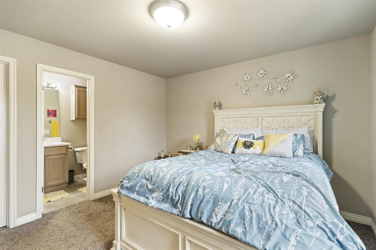 1126 S Chandler