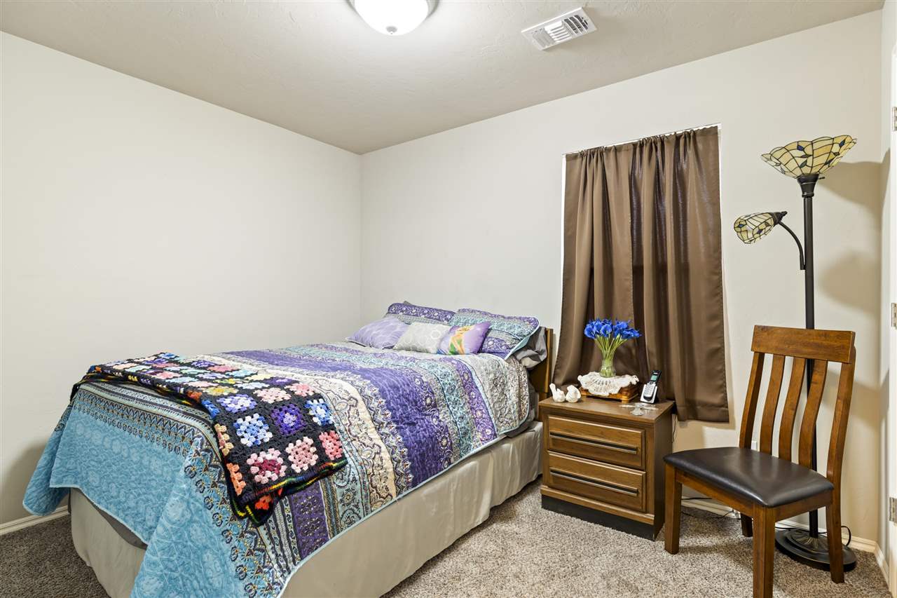 1126 S Chandler