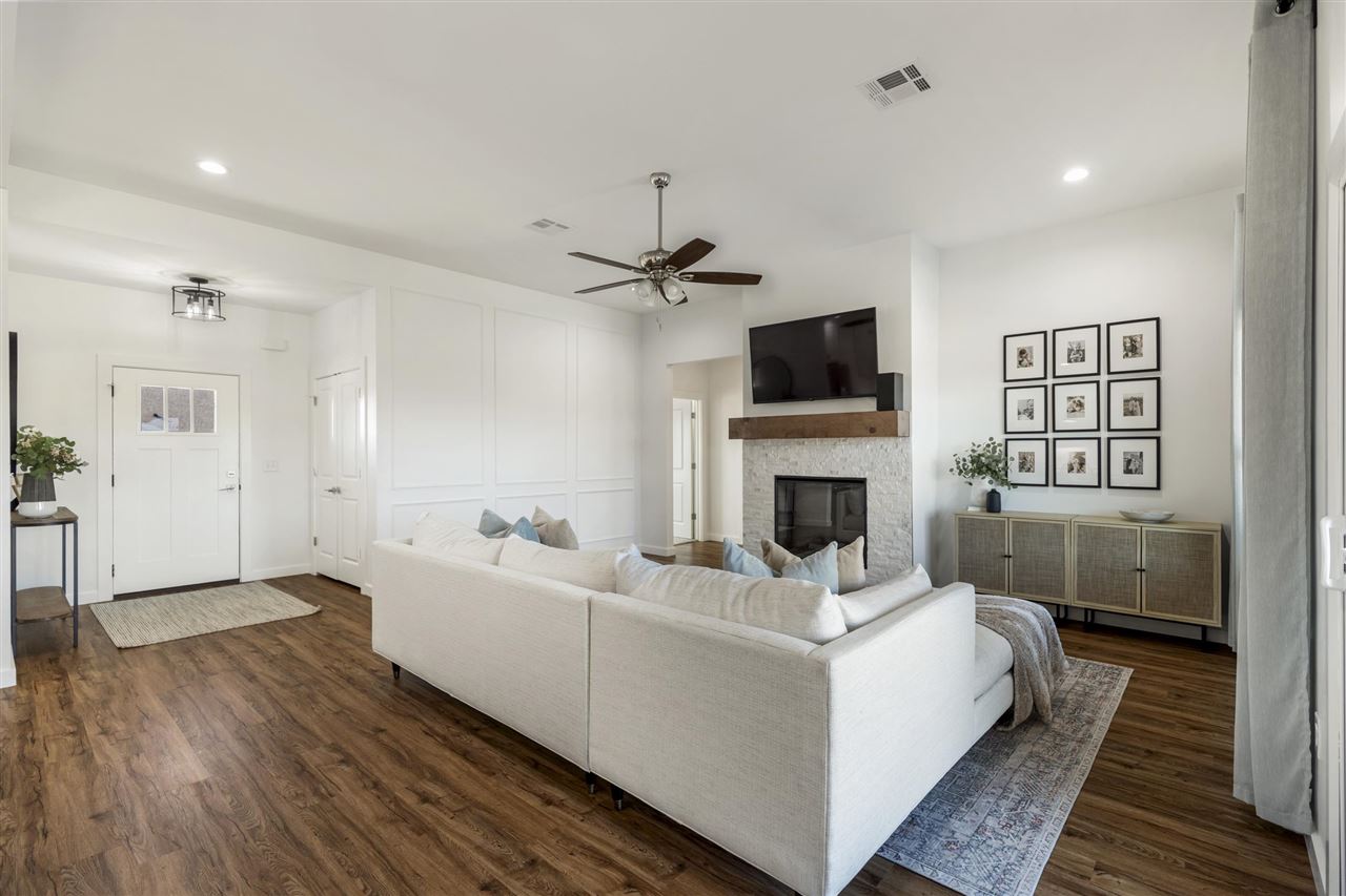 1920 W Forest Ridge