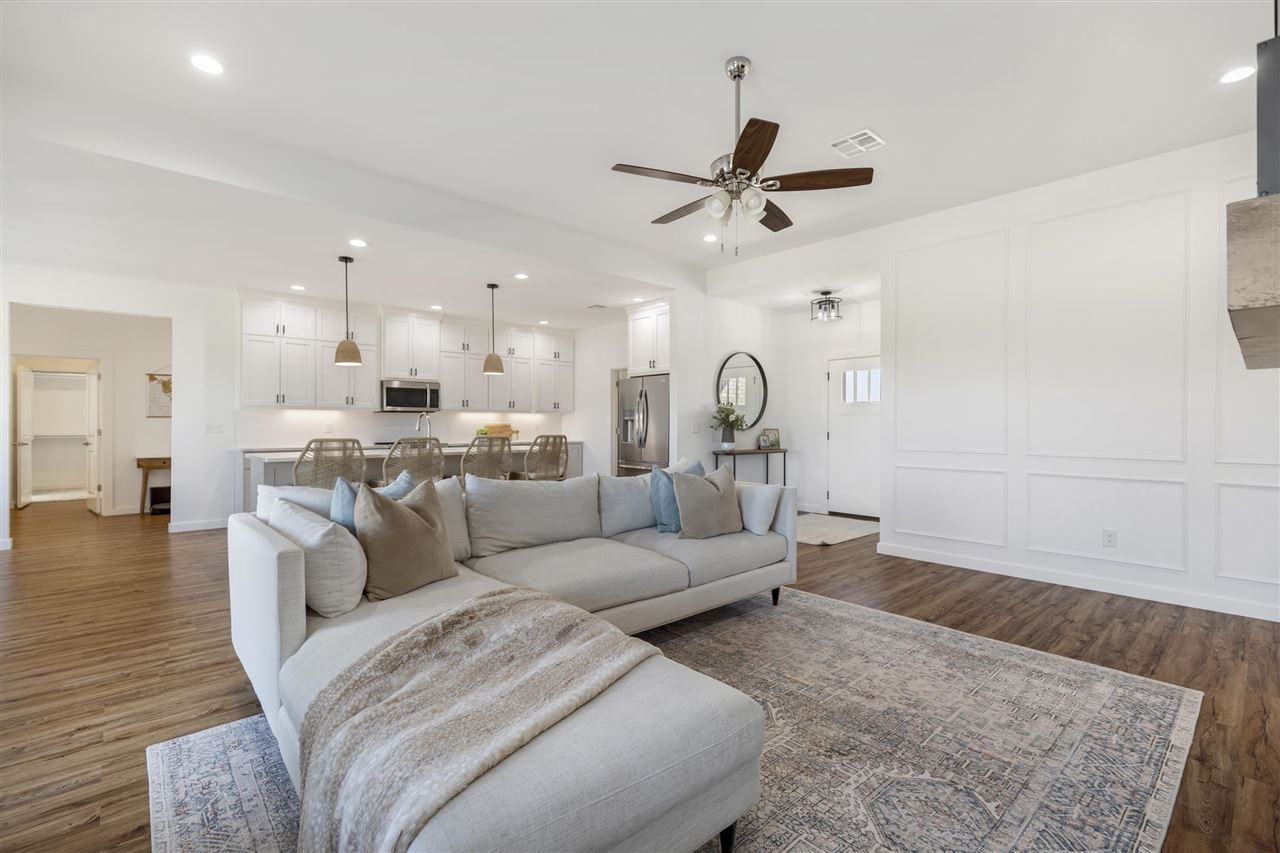1920 W Forest Ridge