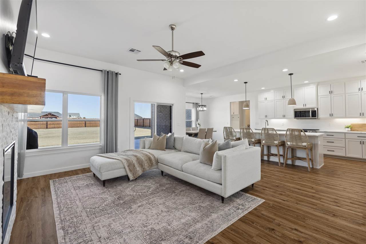 1920 W Forest Ridge