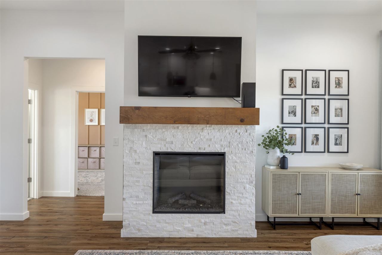 1920 W Forest Ridge
