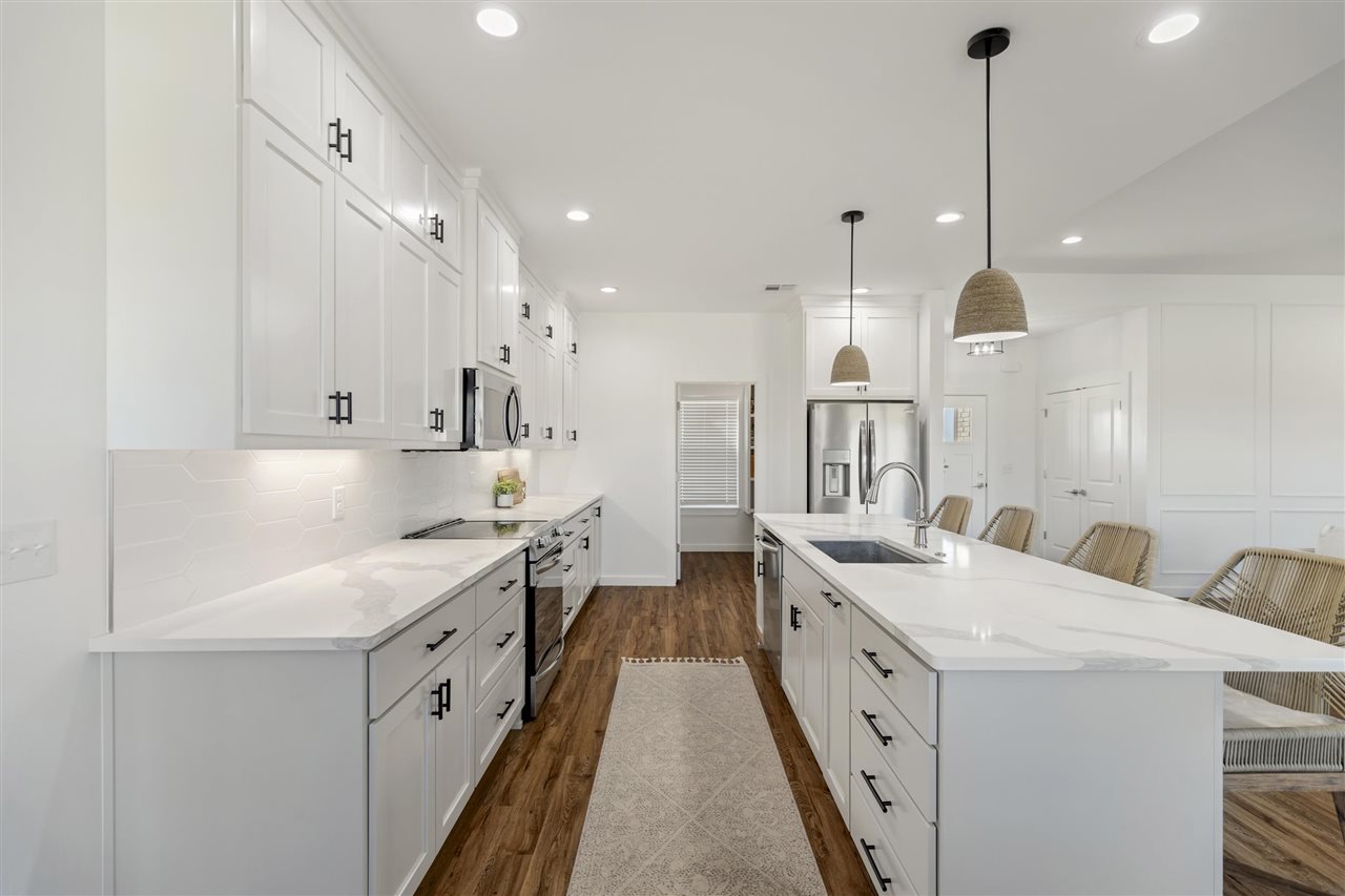 1920 W Forest Ridge