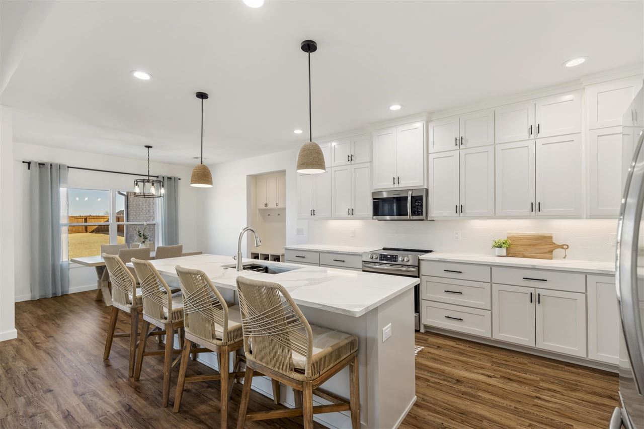 1920 W Forest Ridge