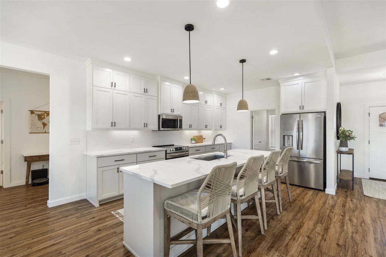 1920 W Forest Ridge