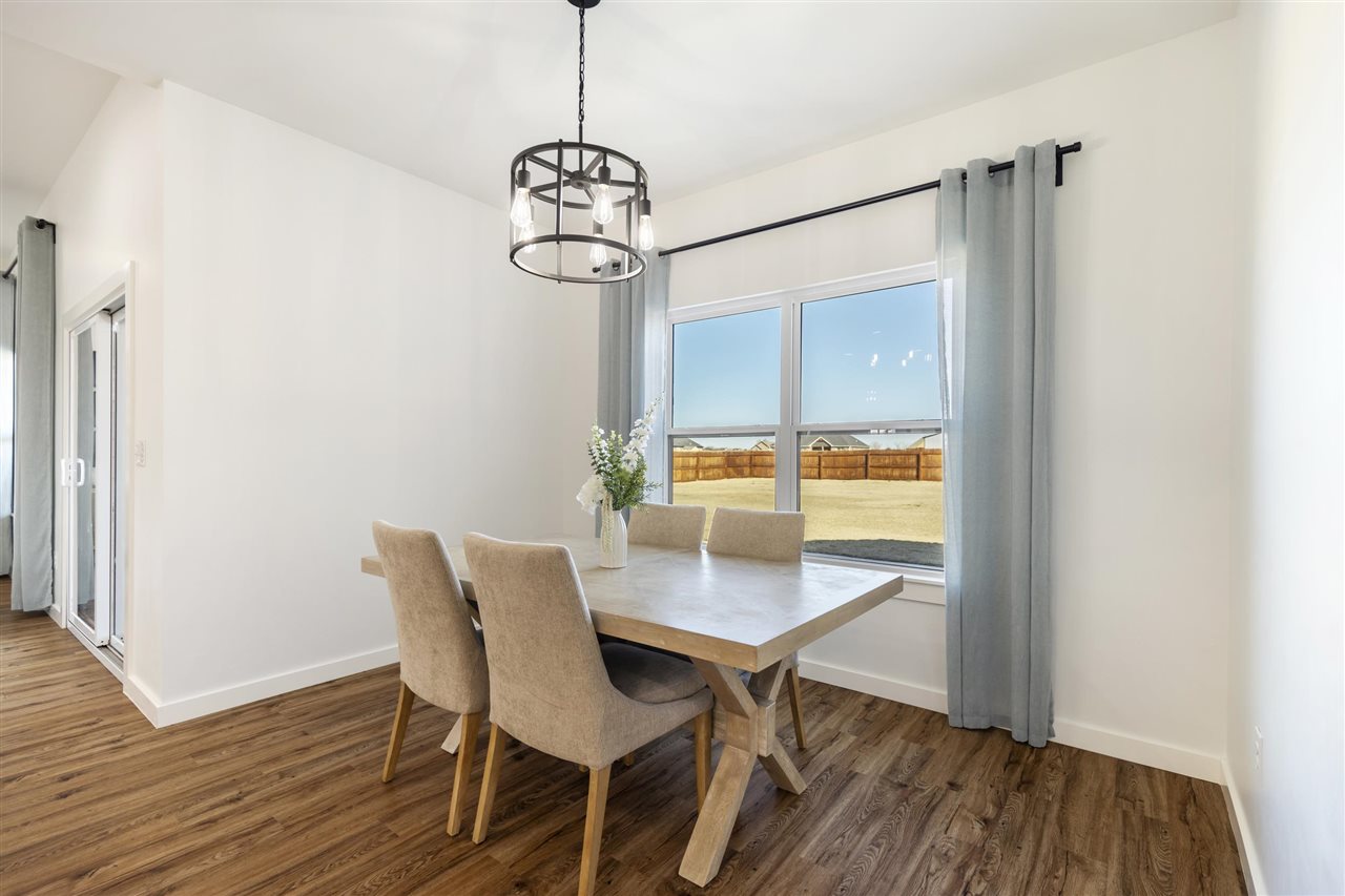 1920 W Forest Ridge