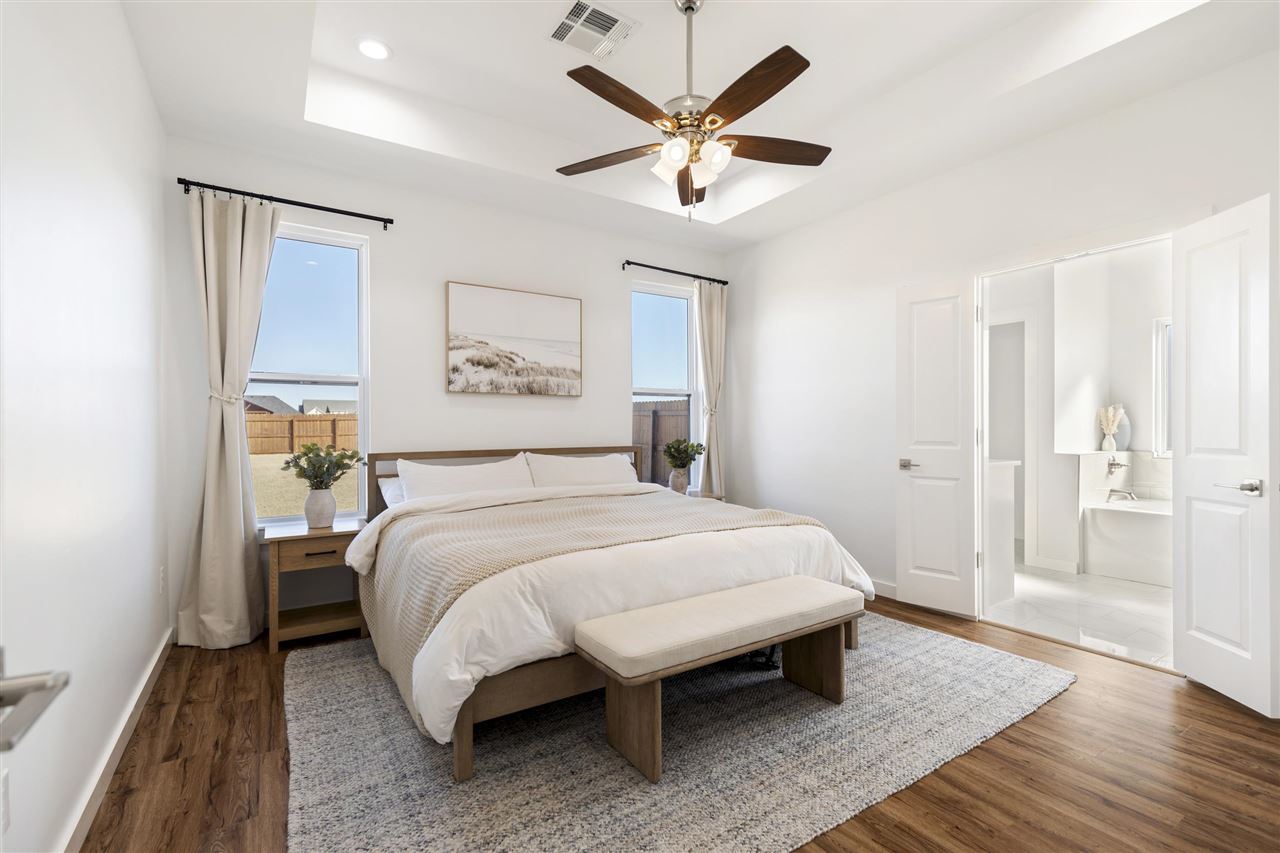 1920 W Forest Ridge