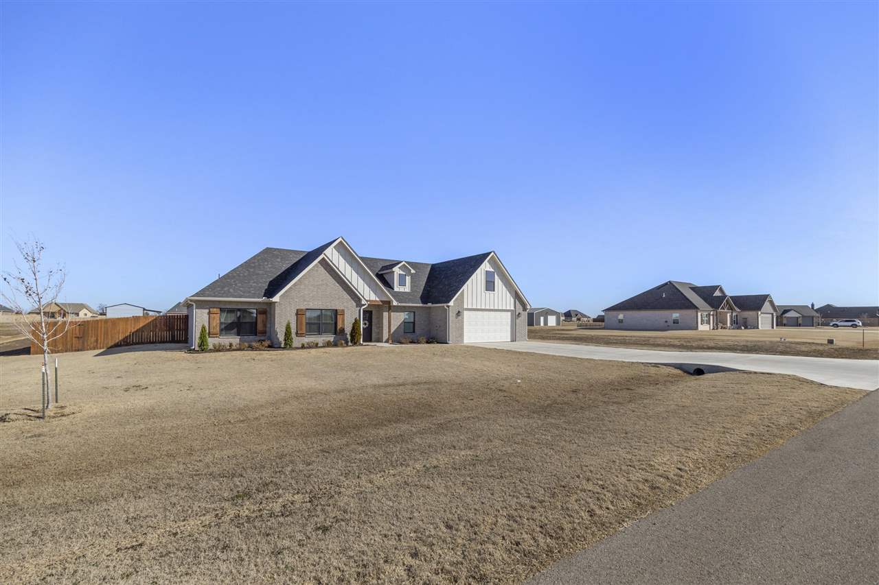 1920 W Forest Ridge