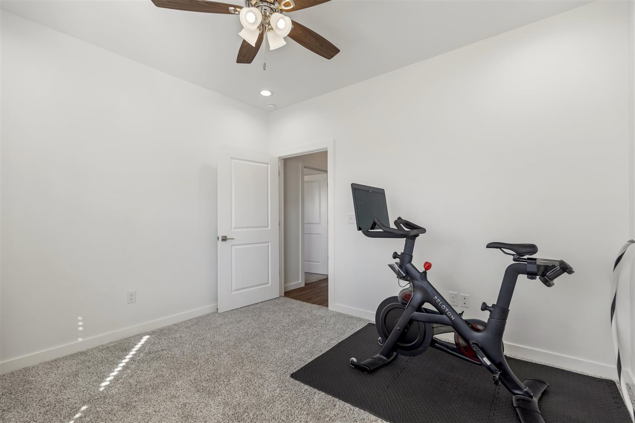 1920 W Forest Ridge