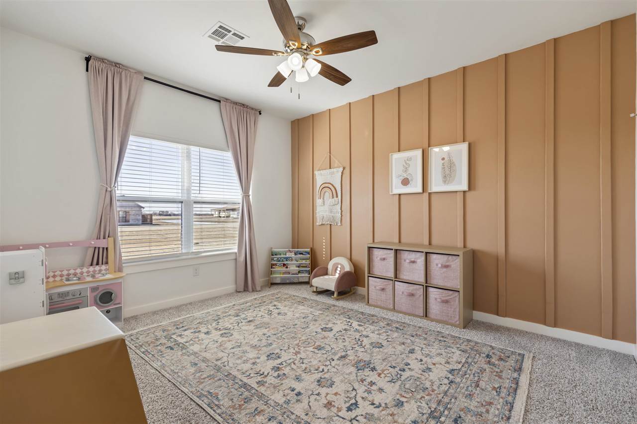 1920 W Forest Ridge