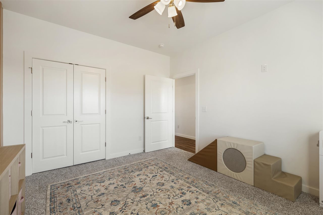 1920 W Forest Ridge