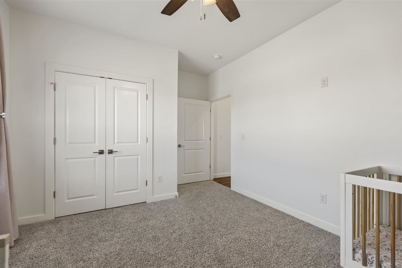 1920 W Forest Ridge