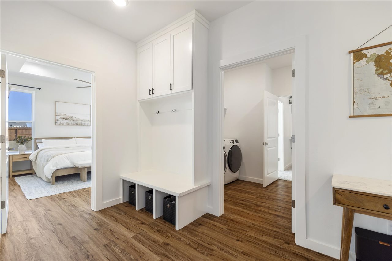 1920 W Forest Ridge