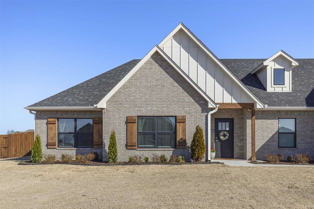 1920 W Forest Ridge