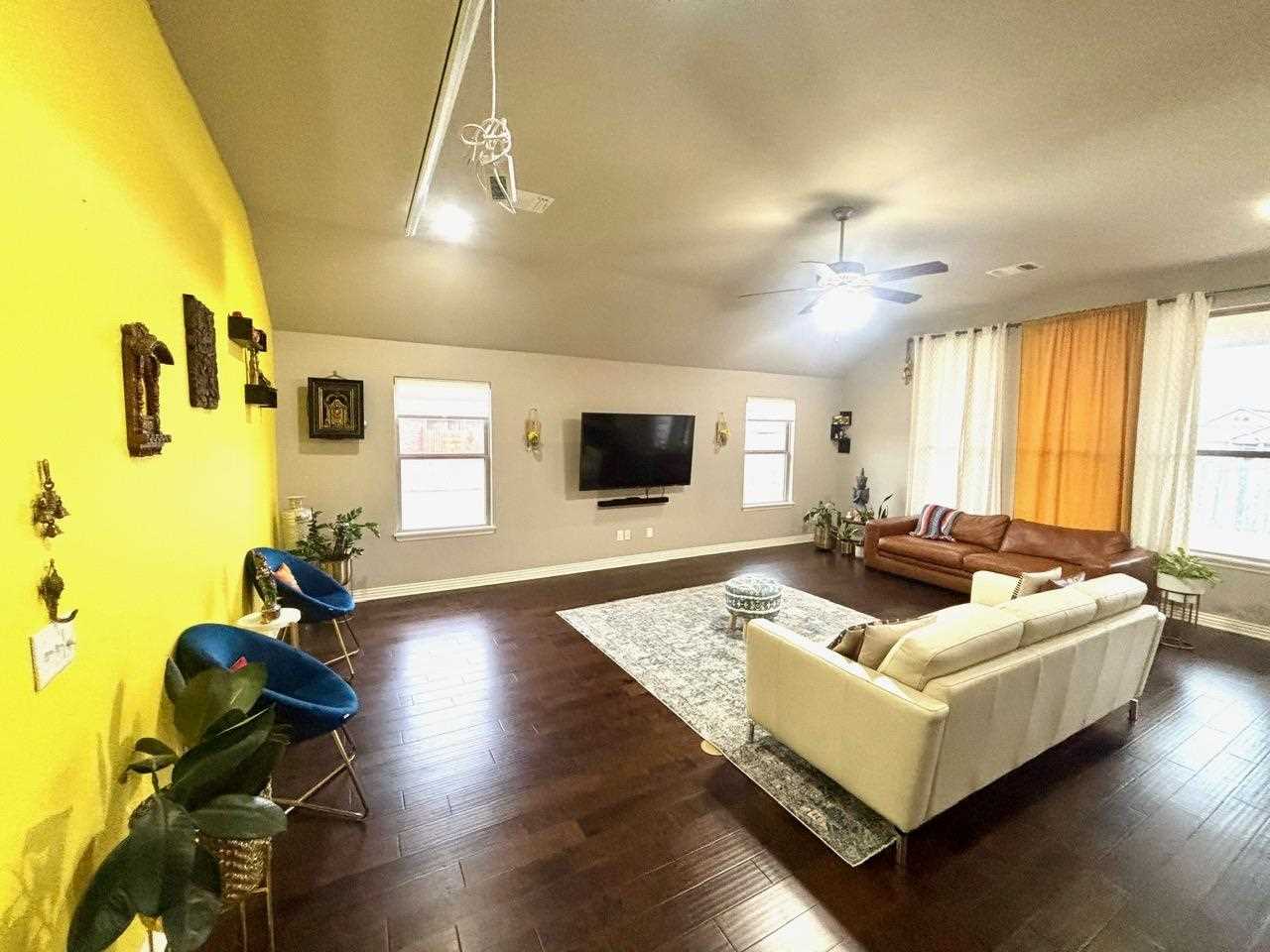 327 E Copper Canyon Avenue