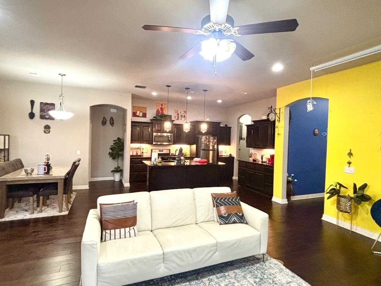 327 E Copper Canyon Avenue
