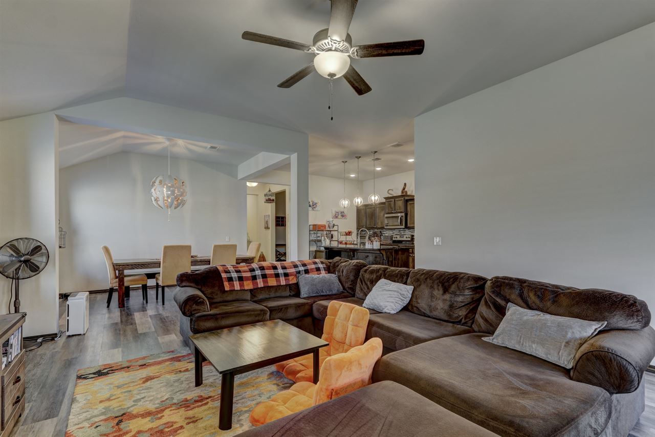 1127 S Landry Ln