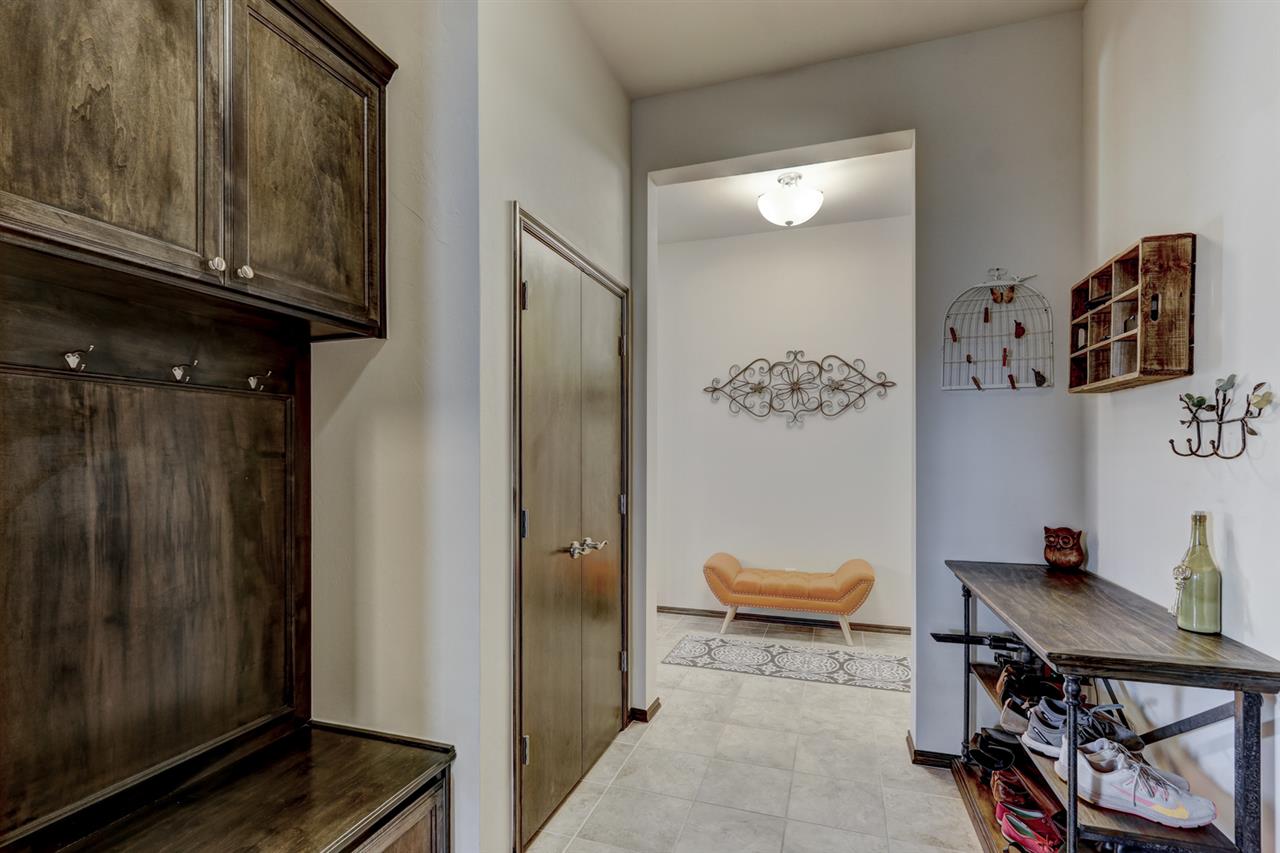 1127 S Landry Ln