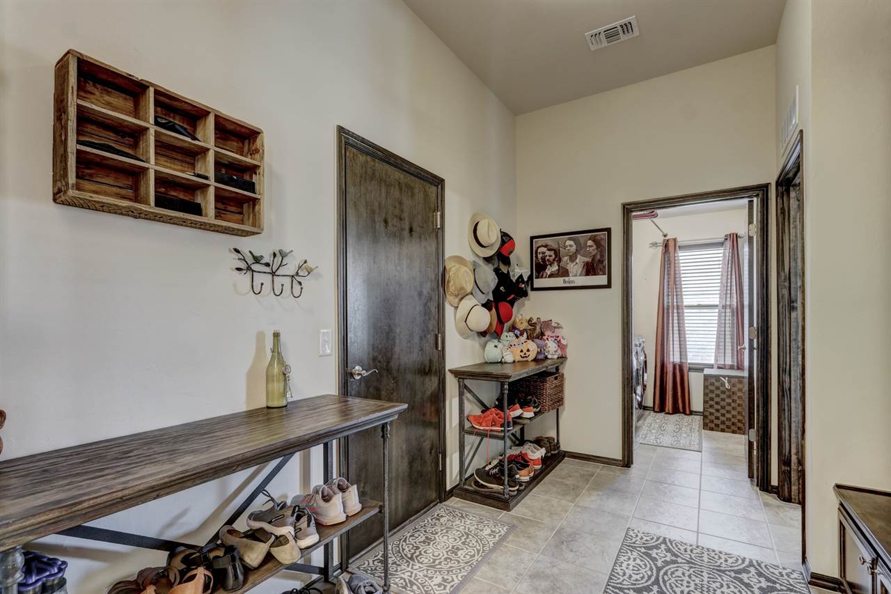 1127 S Landry Ln