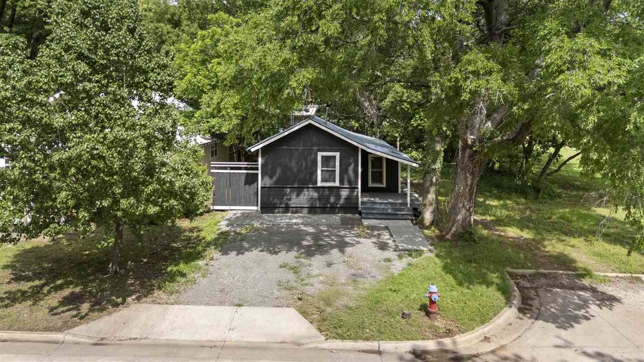 1423 S Husband Place