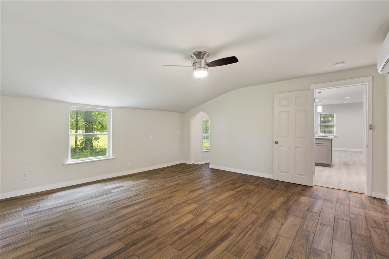 1423 S Husband Place