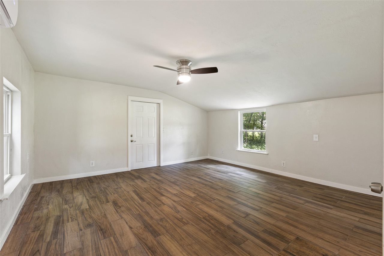 1423 S Husband Place