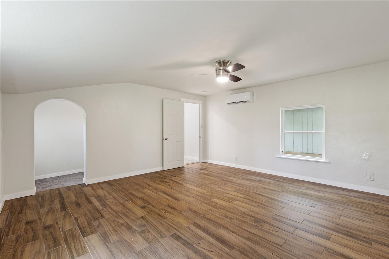 1423 S Husband Place