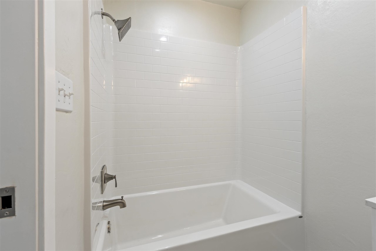 1423 S Husband Place