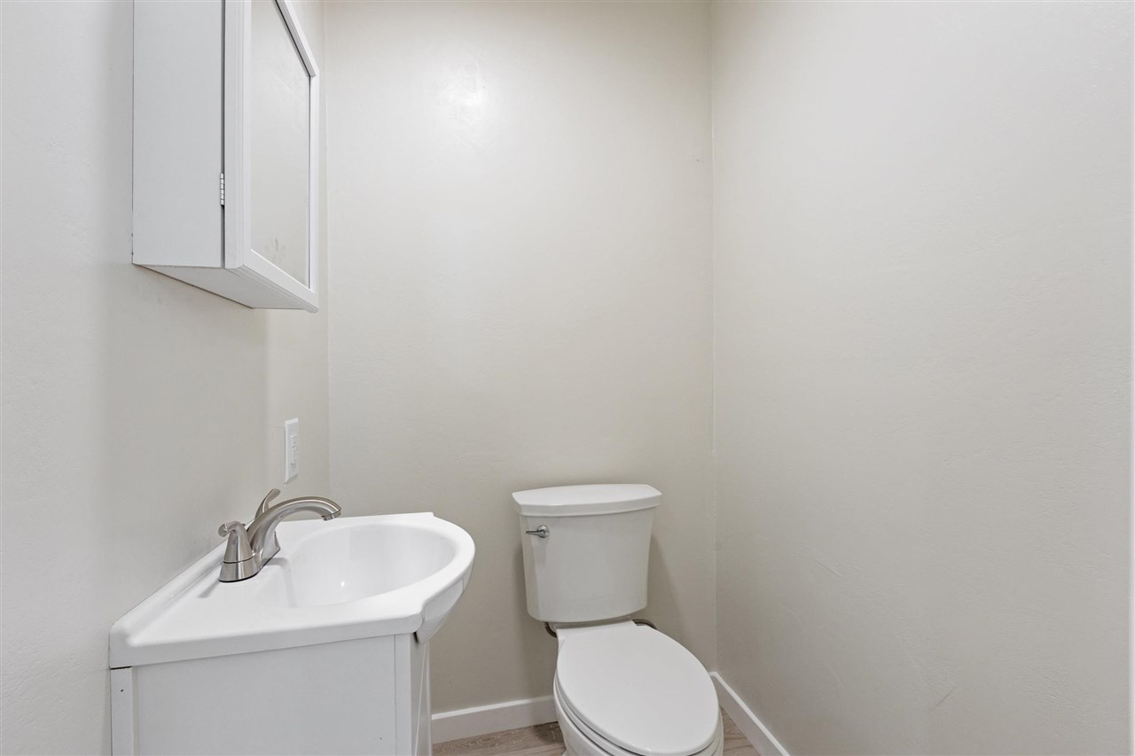 1423 S Husband Place