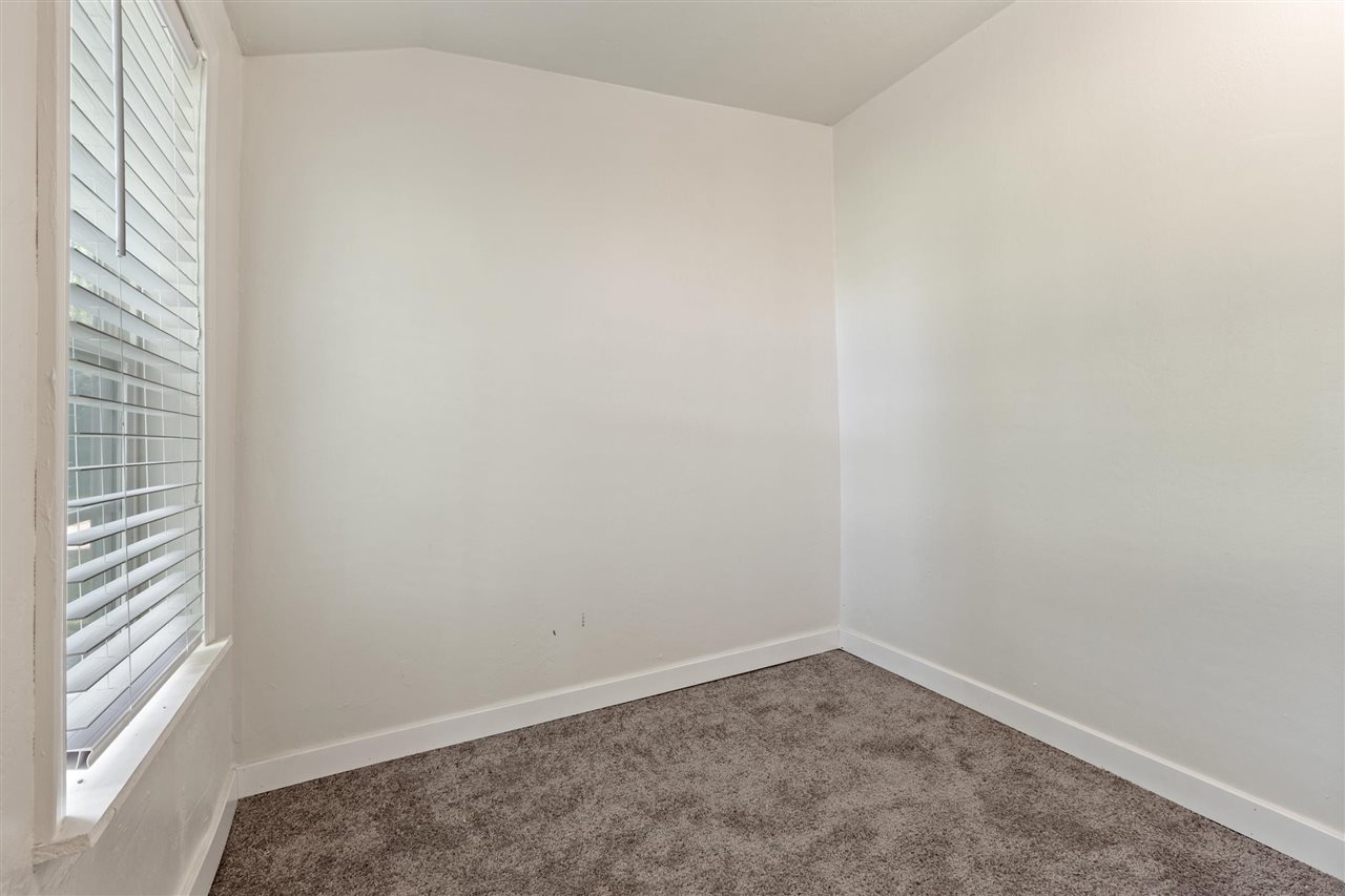 1423 S Husband Place