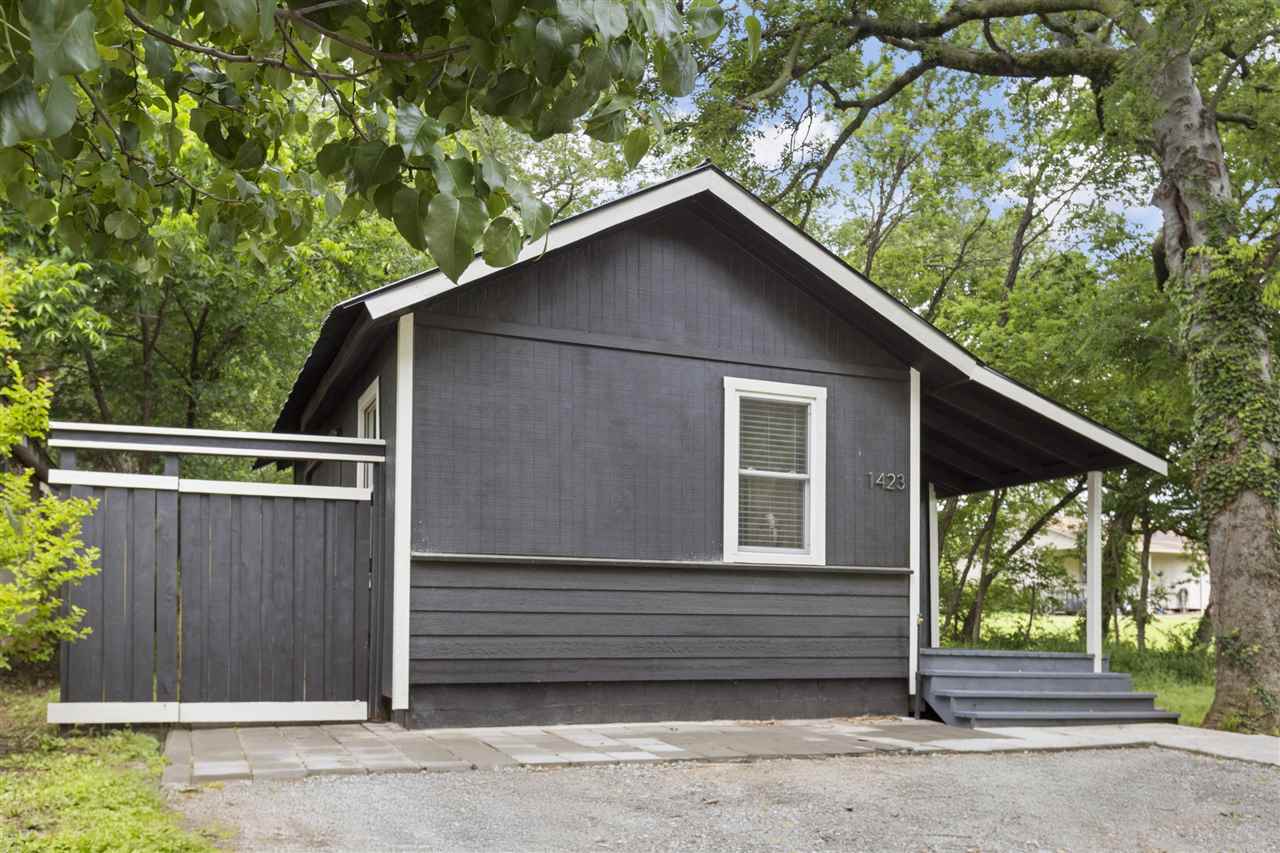 1423 S Husband Place