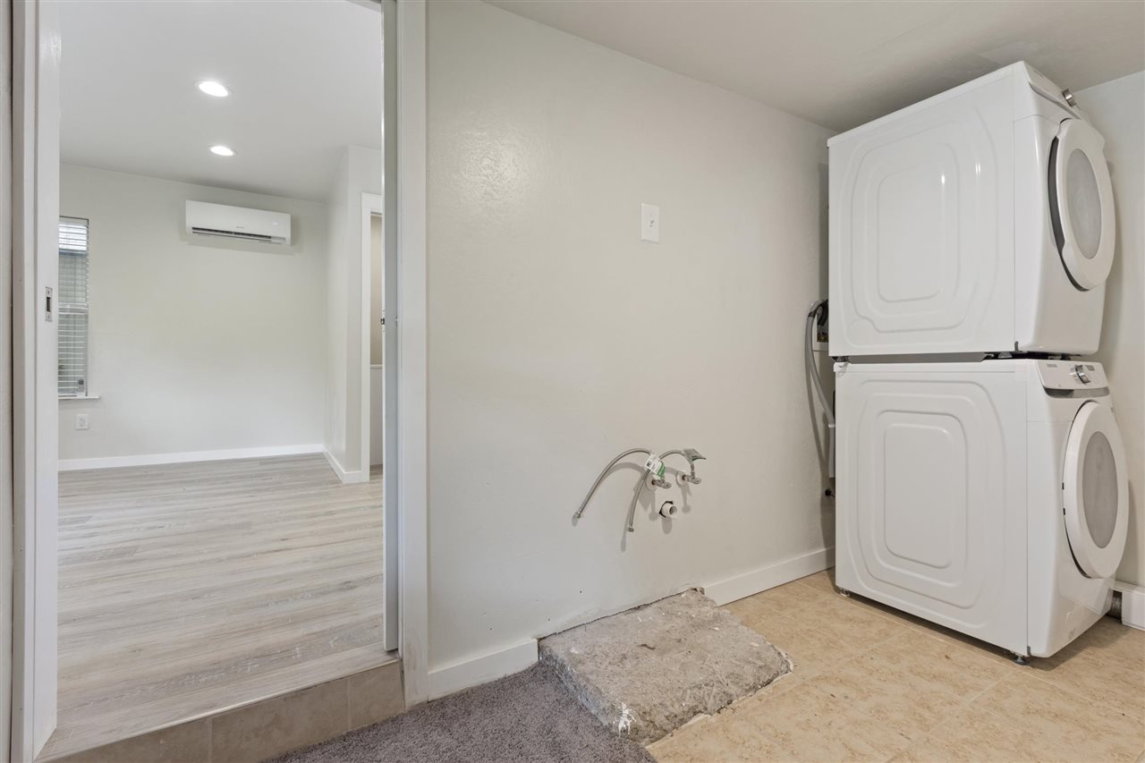 1423 S Husband Place