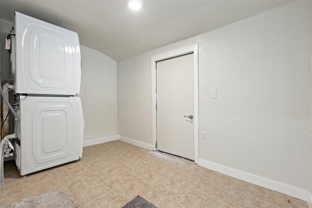 1423 S Husband Place