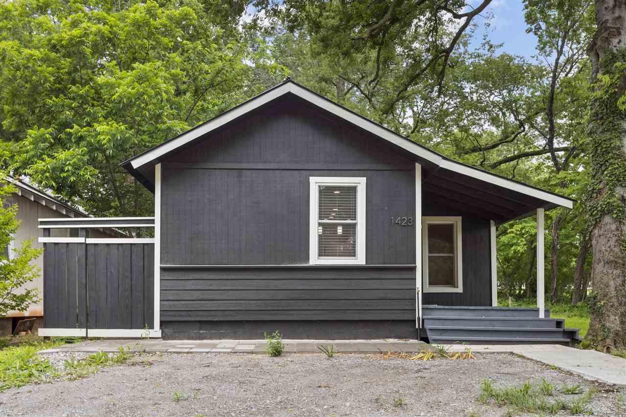 1423 S Husband Place
