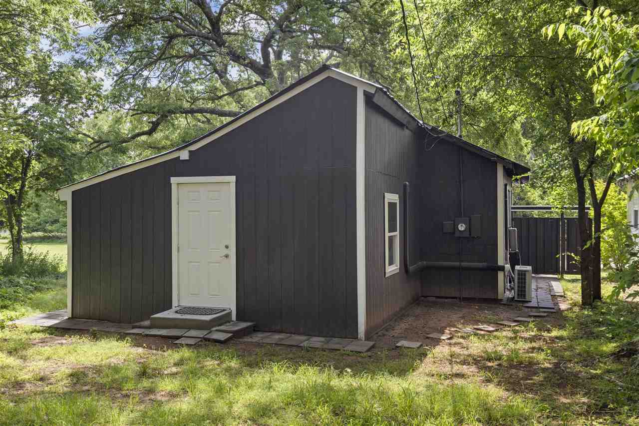1423 S Husband Place