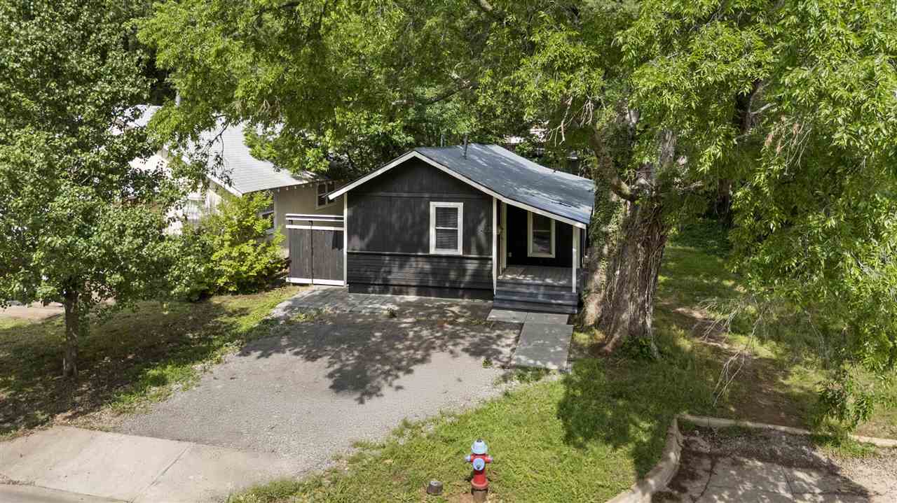 1423 S Husband Place