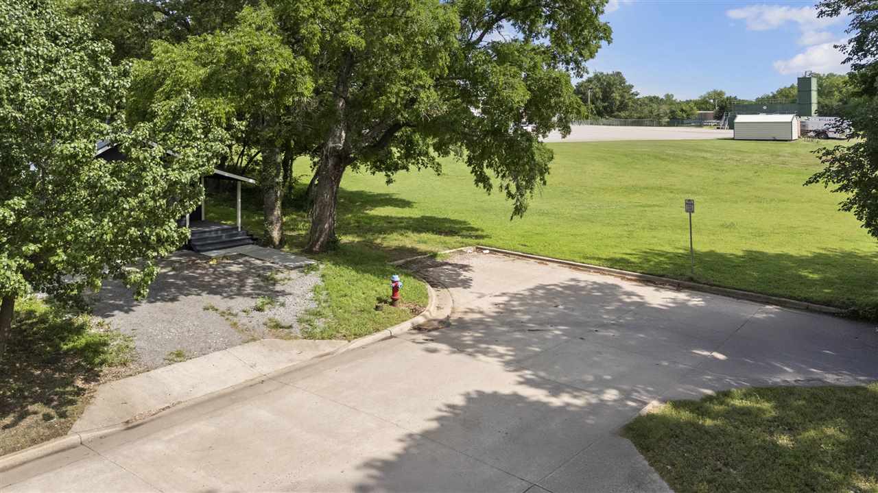 1423 S Husband Place