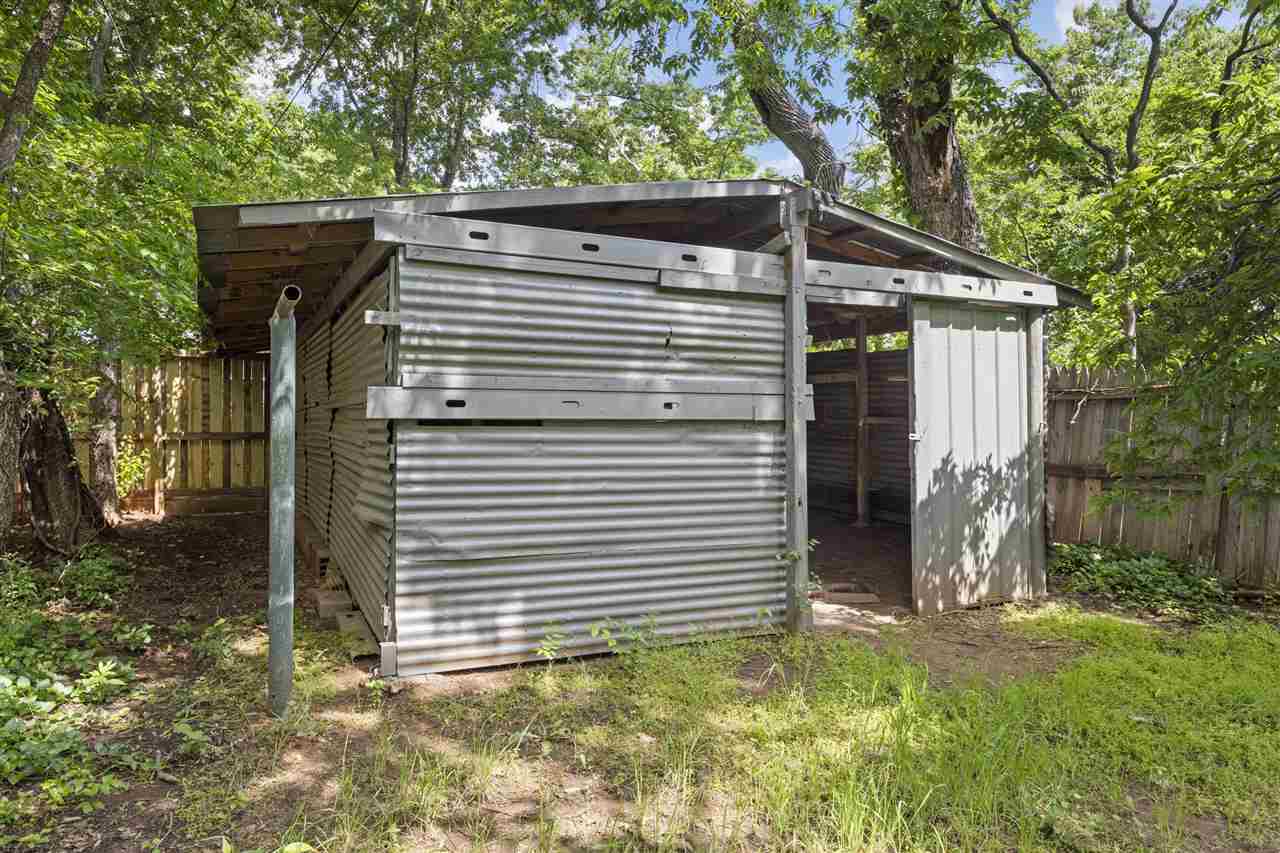 1423 S Husband Place