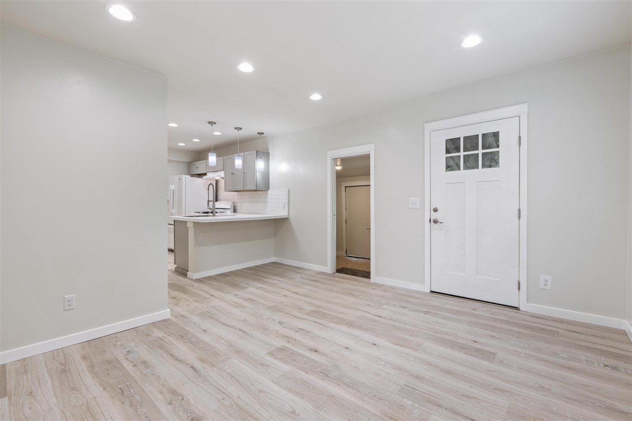 1423 S Husband Place