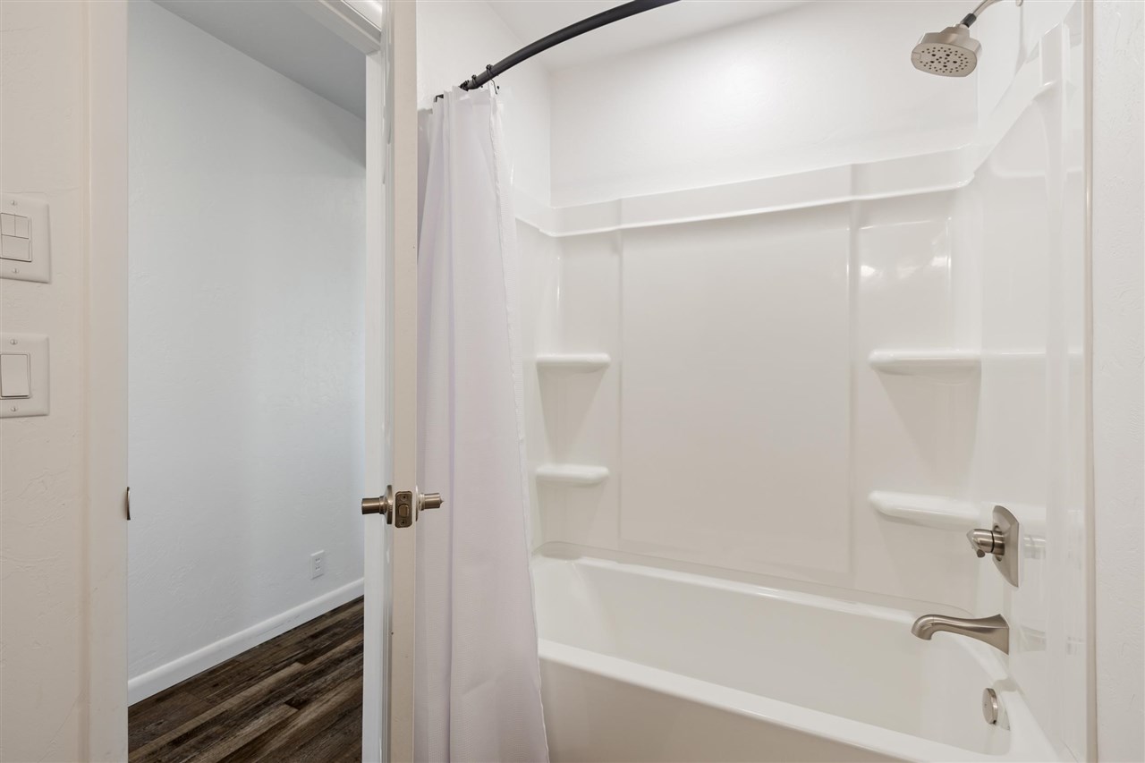 Listing Carousel Slide