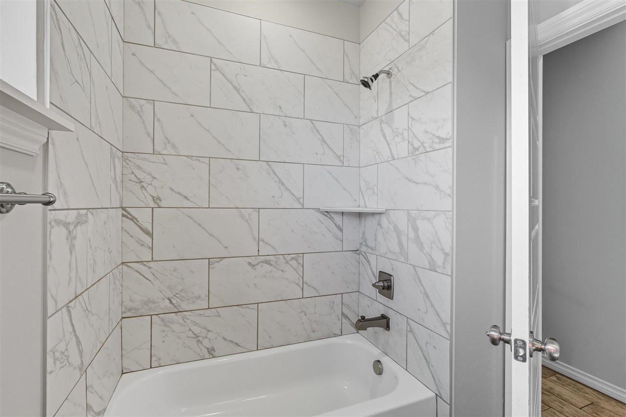 Listing Carousel Slide