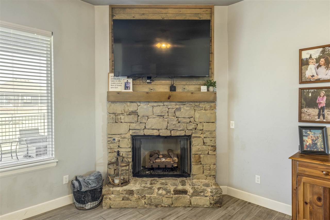 Listing Carousel Slide