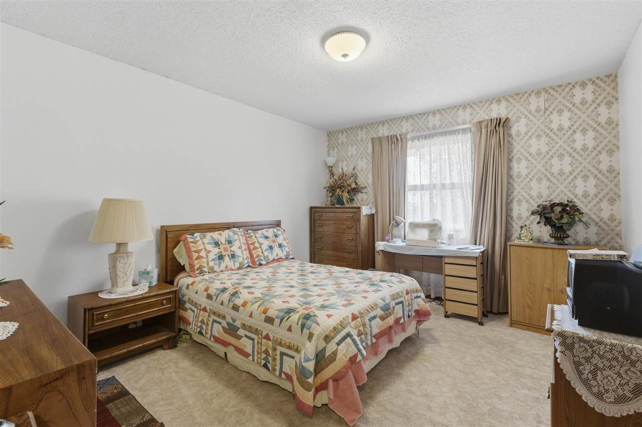 Listing Carousel Slide