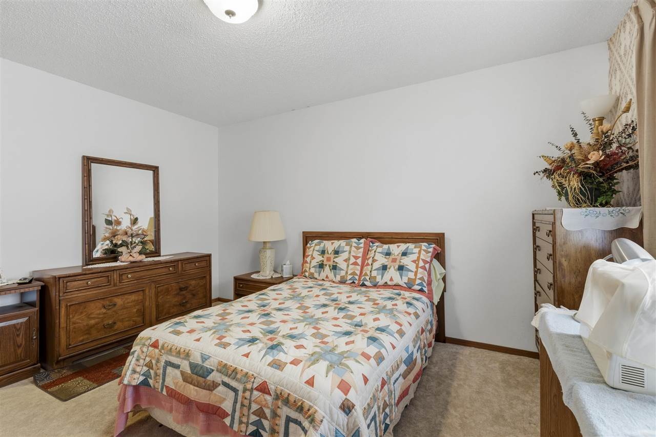 Listing Carousel Slide