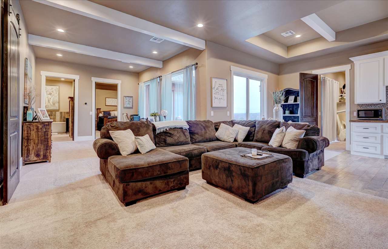 4417 Laguna Lane