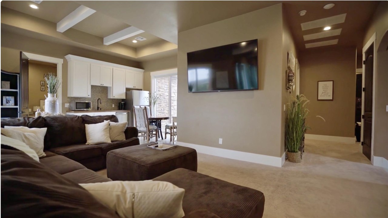 4417 Laguna Lane