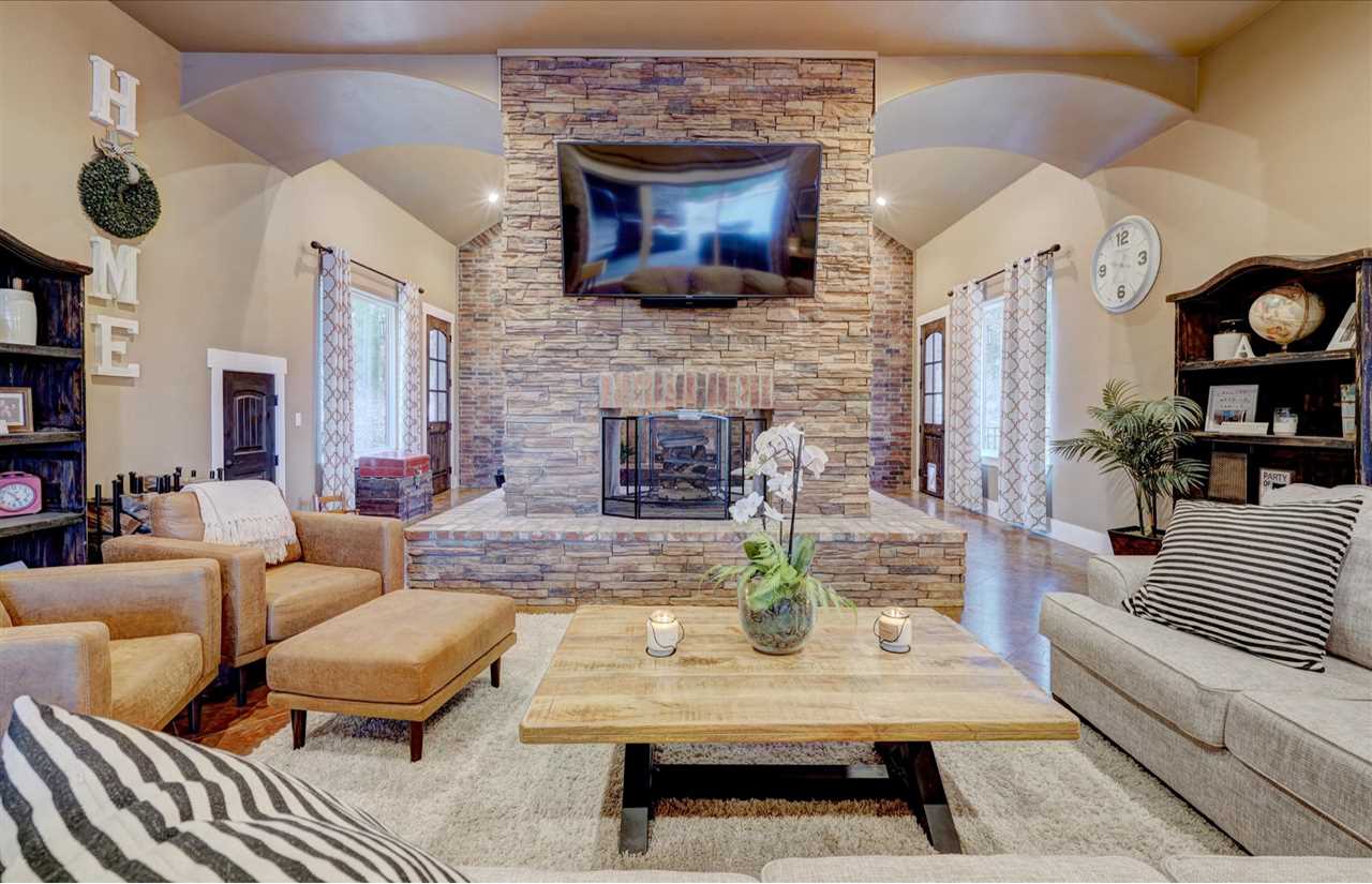 4417 Laguna Lane