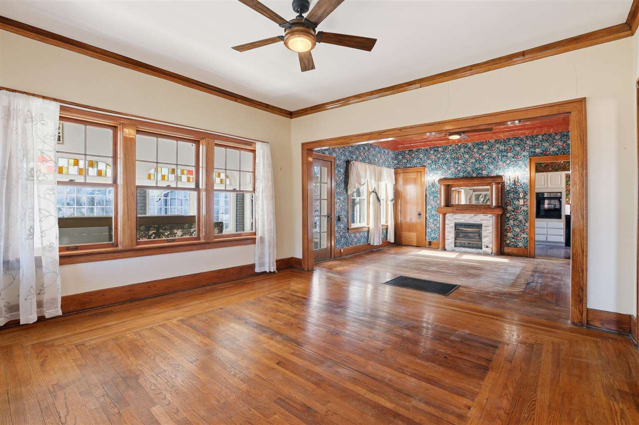 Listing Carousel Slide