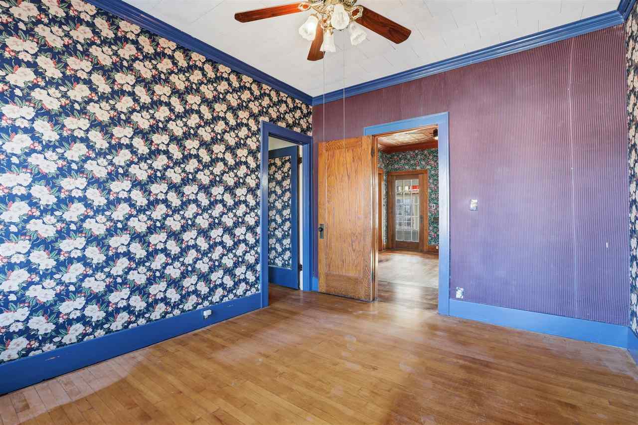 Listing Carousel Slide